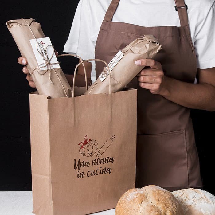 Nonna in cucina borsa