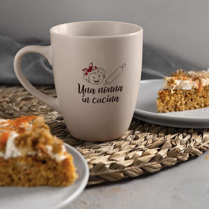 Nonna in cucina Tazza